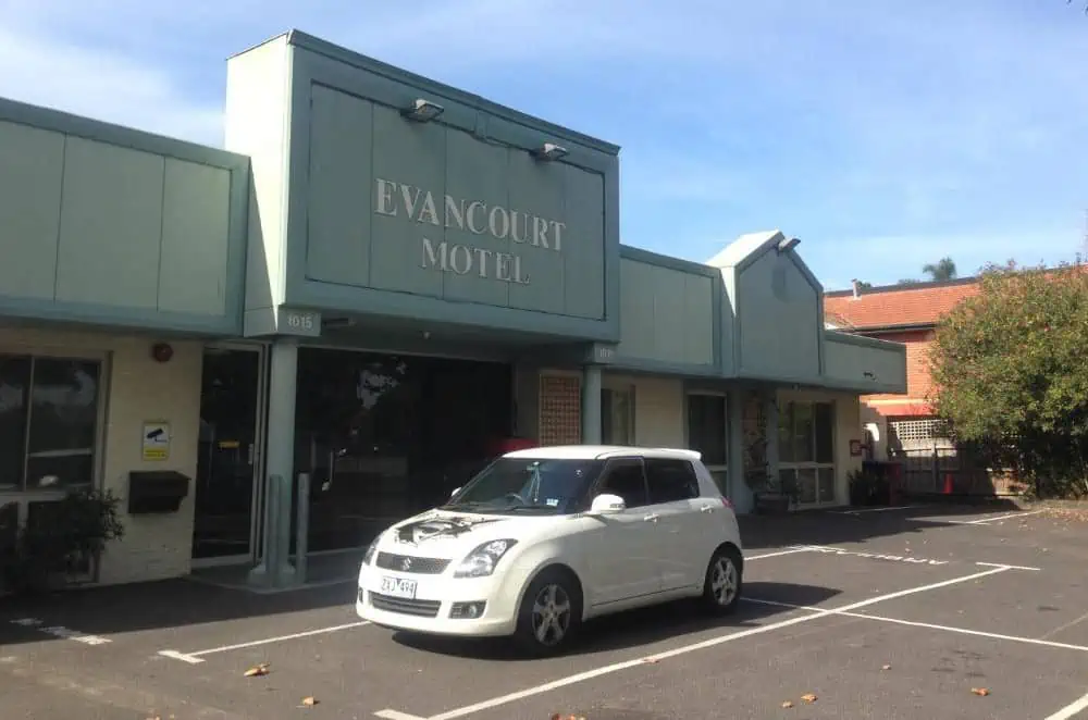 Evancourt Motel is a budget friendly accommodation with 9 Motel rooms & 27 student rooms ideally located Walking distance Monash University caulfield campus.